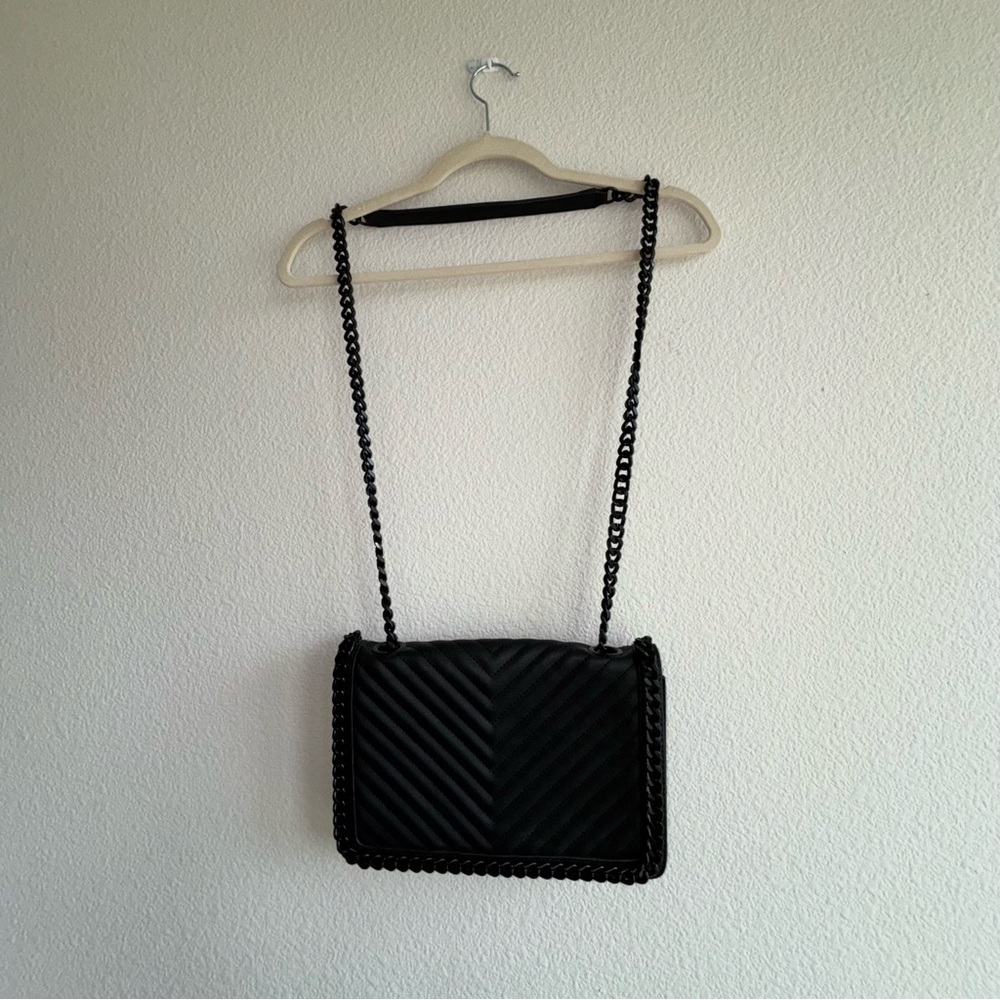 Chic Black Chevron Crossbody Bag